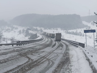 Обрушилась снежная буря: на трассе М5 ограничили движение