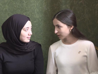 Новости на "России 24". В Ингушетии 18-летняя девушка спасла шестерых детей из горящего дома