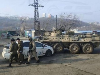Таксист не поделил дорогу с БТР во Владивостоке