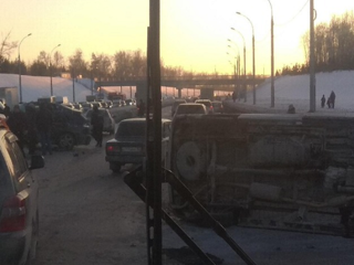 Страшная авария заблокировала движение на Бугринском мосту в Новосибирске