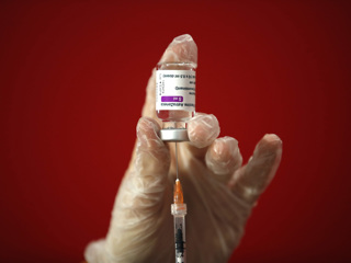 В Германии вакцина AstraZeneca будет применяться только для пожилых