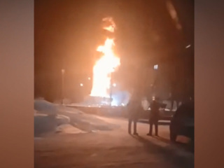 Очевидцы сняли в Татарстане памятник, полыхающий огнем