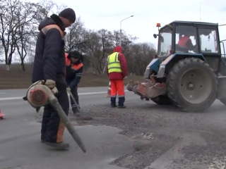 Вести. Дороги Белгородской области приводят в порядок после зимы