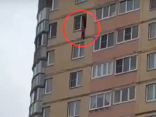 В Смоленске ребенок выжил при падении из окна пятого этажа
