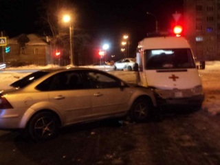 В Архангельске в ДТП с участием двух машин и скорой помощи пострадали пять человек
