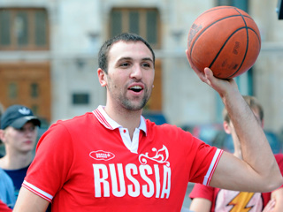 Чемпион Европы по баскетболу сбит машиной в центре Москвы