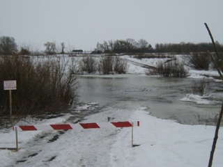 В Липецкой области из-за паводка "утонул" участок дороги