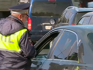Под Сергачом пьяный водитель сбил инспектора, пытаясь уехать от полицейских