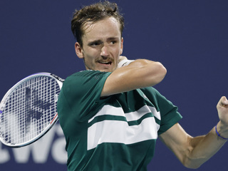 Даниил Медведев вышел в четвертый круг Открытого чемпионата Франции