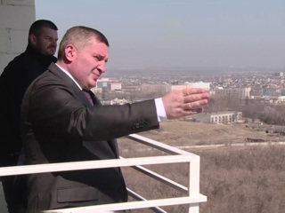 Волгоградский губернатор заставил коллег прочувствовать жизнь без лифта