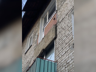 Врачи сообщили о состоянии женщины, упавшей вместе с балконом в Сызрани