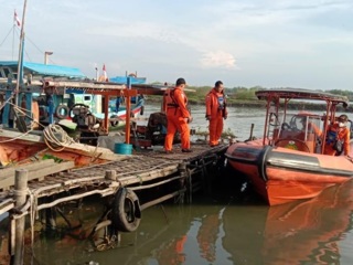 Промысловое судно погибло после столкновения с сухогрузом, пропала часть экипажа