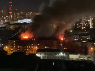 В Воронеже загорелась крыша жилой пятиэтажки