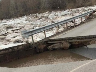 В Бузулуке частично обрушился автомобильный мост