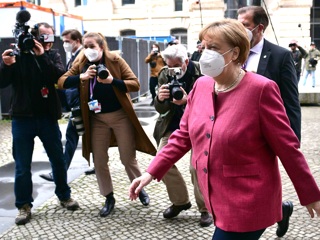 Меркель отменила прививку от коронавируса