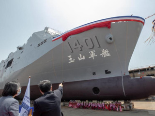 Тайвань спустил на воду первый десантный корабль 