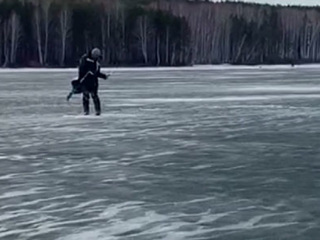 На Белоярском водохранилище спасены провалившиеся под лед рыбаки