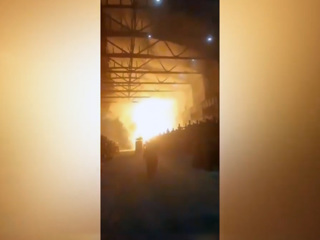 Появились кадры пожара на алюминиевом заводе в Новокузнецке
