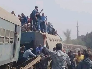 Более ста человек пострадали в результате крушения поезда в Египте