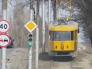 В Саратове с рельсов сошел трамвай с пассажирами