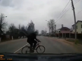 Женщина за рулем сбила велосипедиста в Тверской области. Видео