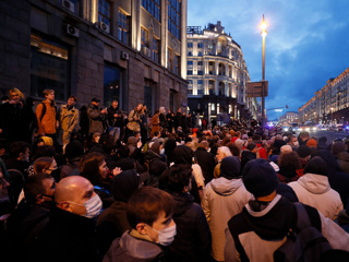 МВД: в незаконной акции в Москве участвуют около 6 тысяч человек