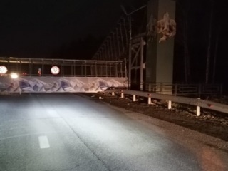 Под Екатеринбургом мост рухнул на проезжую часть