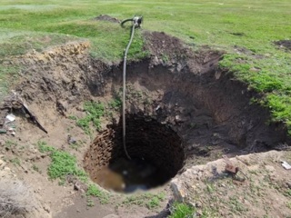Погибшие мужчины и женщина найдены в старом колодце