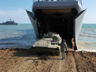 Российские учения: Черное море буквально закипело