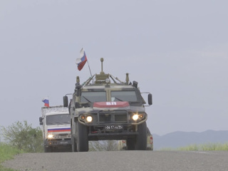 Автомобиль российских миротворцев подорвался на мине. Есть пострадавшие