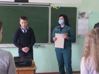 Вести. Юный смолянин получил награду от МЧС за спасение тонущего ребенка