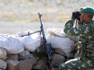 Жители покидают дома из-за стрельбы на киргизско-таджикской границе