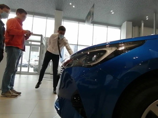 Продажи новых автомобилей в России по итогам года вырастут на 9,6%