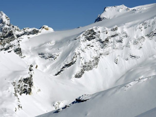 Три лыжника попали под лавину во Франции