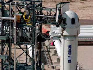 Компания Безоса Blue Origin разыграет билет в космос на аукционе