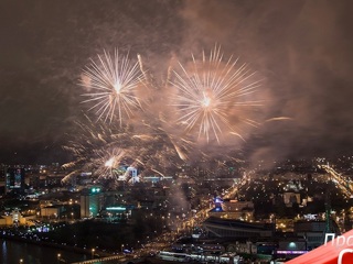 Военный парад, посвященный 76-й годовщине Победы в Великой Отечественной войне 1941-1945 годов. Челябинск. Праздничный салют