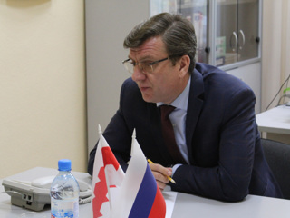 Новости на России 24. Вышедший из леса омский министр готов работать