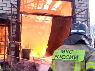 Под Иркутском сгорел цех по производству угля