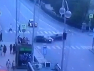 Авария с шестью пострадавшими в Екатеринбурге попала на видео