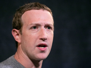 Цукерберг: Facebook стал жертвой клеветы и манипуляций