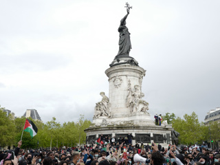 В Париже ранили жандарма и задержали 44 демонстранта