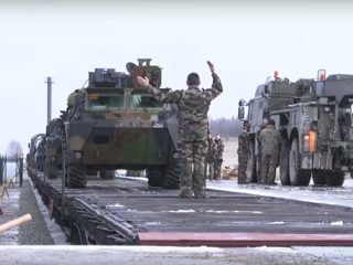 Жители эстонского города устроили драку с солдатами НАТО из-за женщины