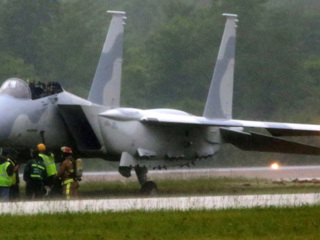 Два американских пилота катапультировались из истребителя F-15