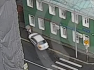 В Москве водитель на арендованном авто сбил пешехода на тротуаре