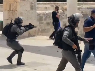Газ, гранаты и пули: столкновения после молитвы в Иерусалиме