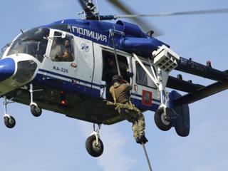 Два росгвардейца сорвались с вертолета под Мурманском и погибли