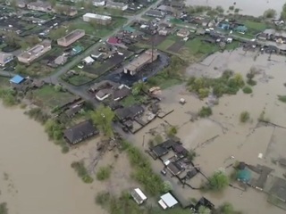 На Сибирь обрушились сразу две стихии