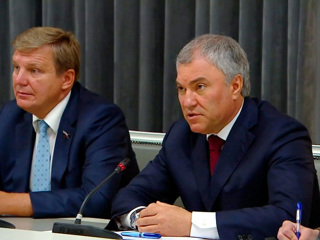 Спикер ГД: Европарламент навязывает Байдену конфронтационную повестку