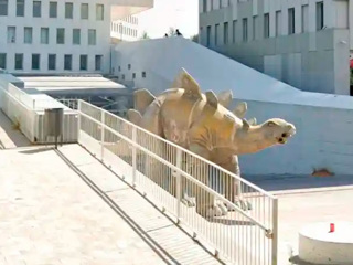 Пропавшего без вести мужчину нашли мертвым в статуе динозавра