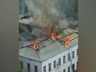К тушению пожара в центре Москвы привлекли вертолет